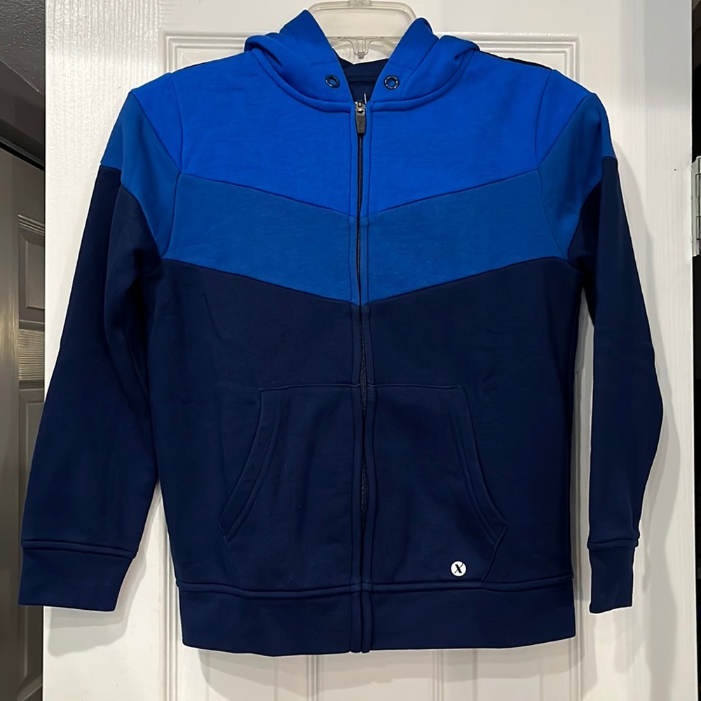 Boy’s jacket like new. 3 shades of Blue. S 8, brand is Xersion. Attached hoodie